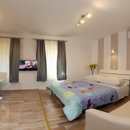 Central Luxury Rooms Izidor Σπλιτ Δωμάτιο φωτογραφία