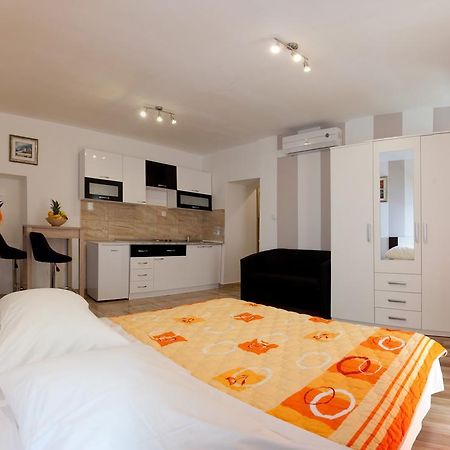 Central Luxury Rooms Izidor Σπλιτ Δωμάτιο φωτογραφία