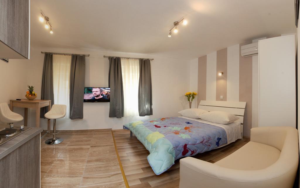 Central Luxury Rooms Izidor Σπλιτ Δωμάτιο φωτογραφία