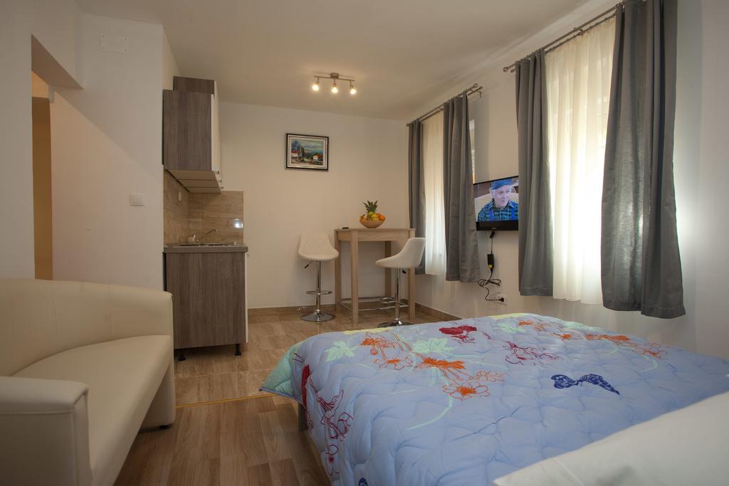 Central Luxury Rooms Izidor Σπλιτ Δωμάτιο φωτογραφία