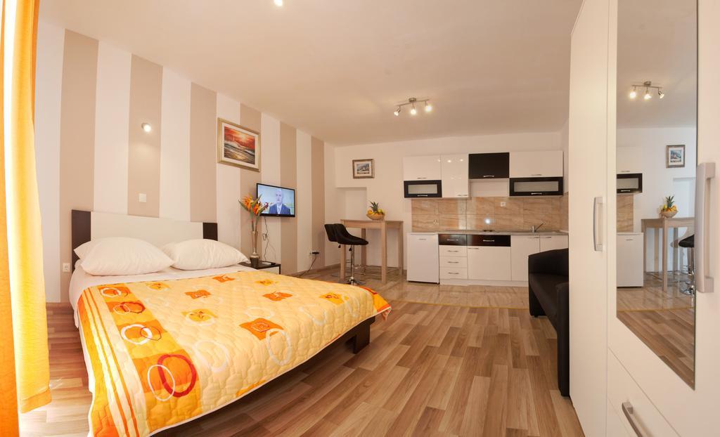 Central Luxury Rooms Izidor Σπλιτ Δωμάτιο φωτογραφία