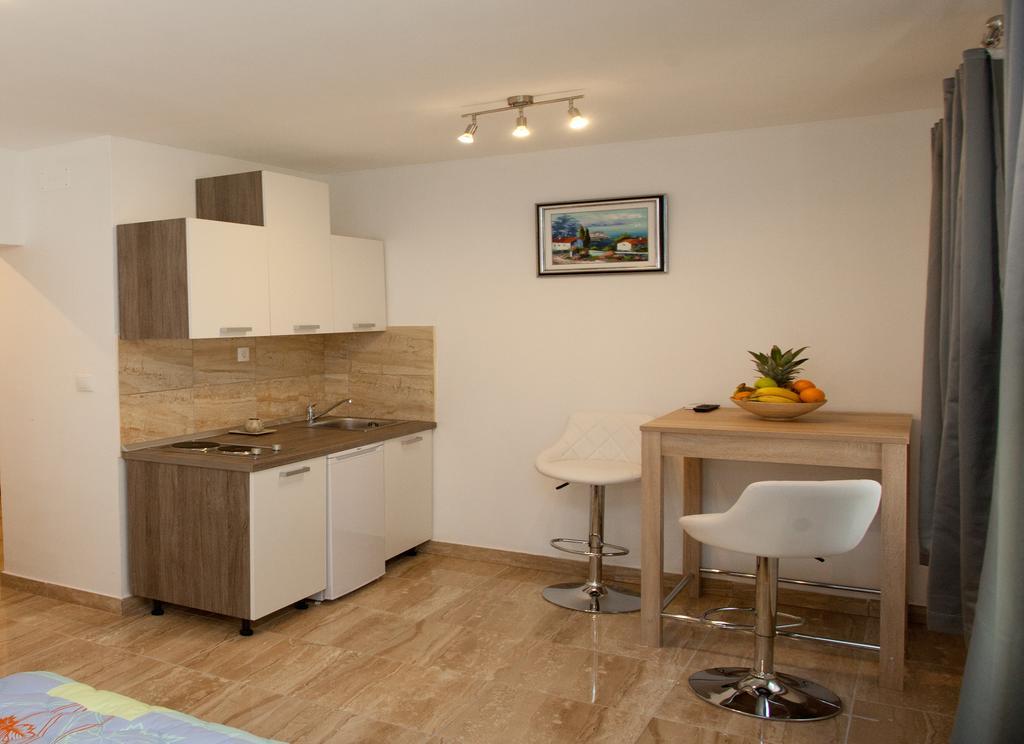 Central Luxury Rooms Izidor Σπλιτ Δωμάτιο φωτογραφία